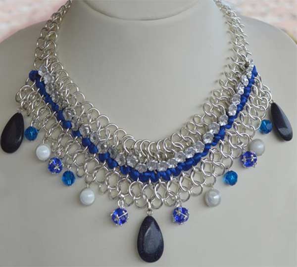 Χειροποίητο κολιέ με κρύσταλλα swarovski και sandstones